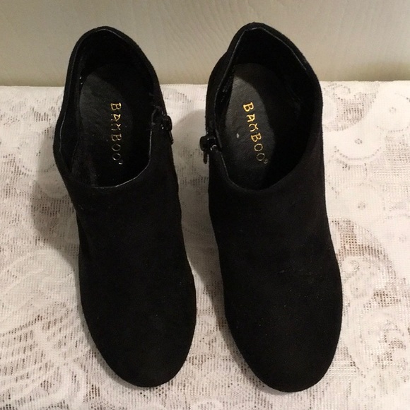 BAMBOO Shoes - MOZZA FAUX BLACK SUEDE BOOTIES W/4” HEELS.GUC 3x